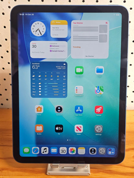 Apple iPad 10th Gen 64GB, Pre-owned iPad
