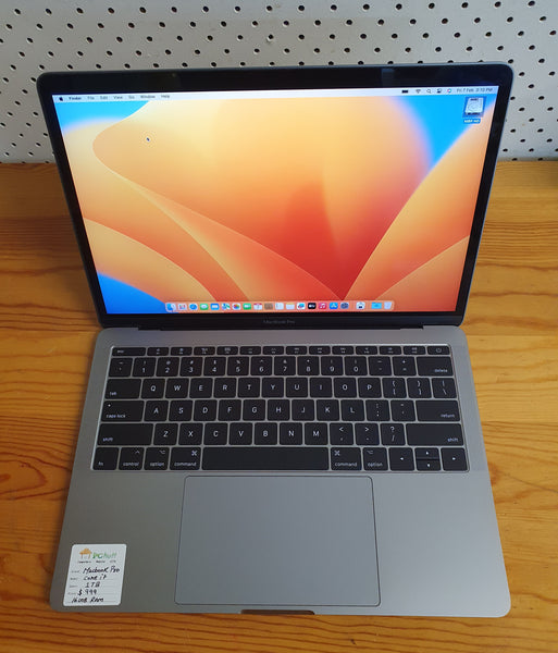 Apple MacBook Pro 2017 16GB RAM/ 1TB HDD  Core i7, Pre-owned Macbook