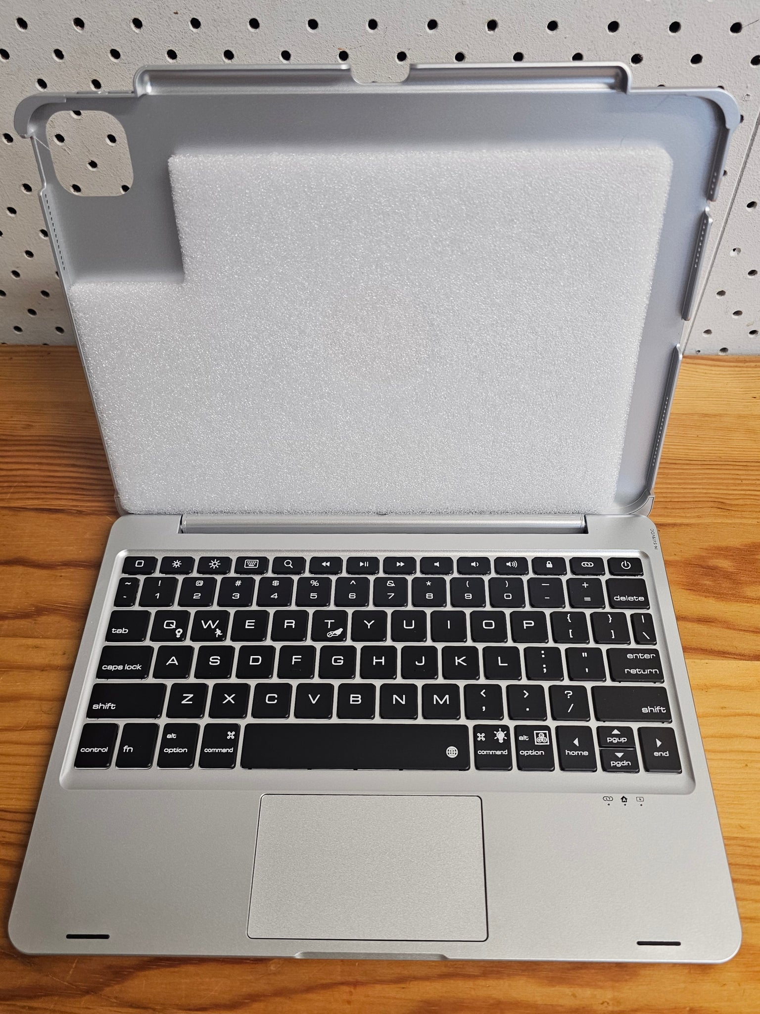 Wireless Keyboard Case  for 2020 iPad 10.9" and for 2018/2020 iPad 11 inch, Brand New