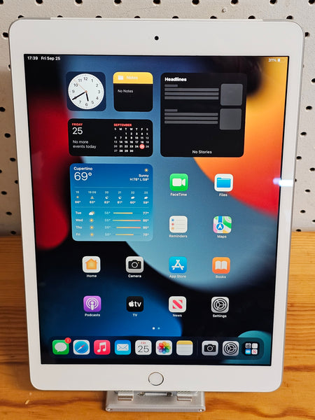 Apple iPad 7th Gen 32GB Wifi + Cellular, Pre-owned