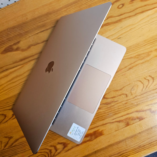 Apple MacBook Air M1 2020, Pre-owned