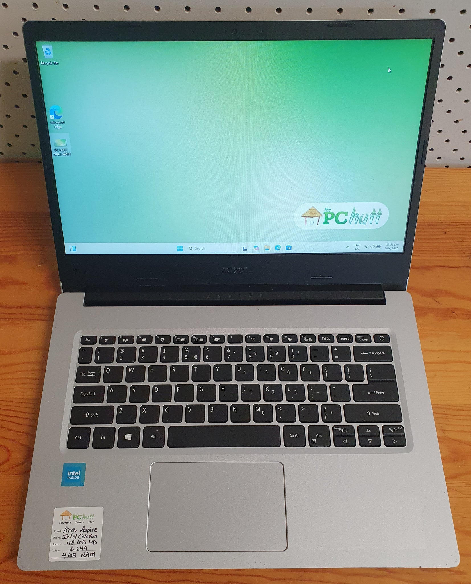 Acer Aspire 1 intel Celeron 118GB HD/4GB RAM Pre-owned Laptop